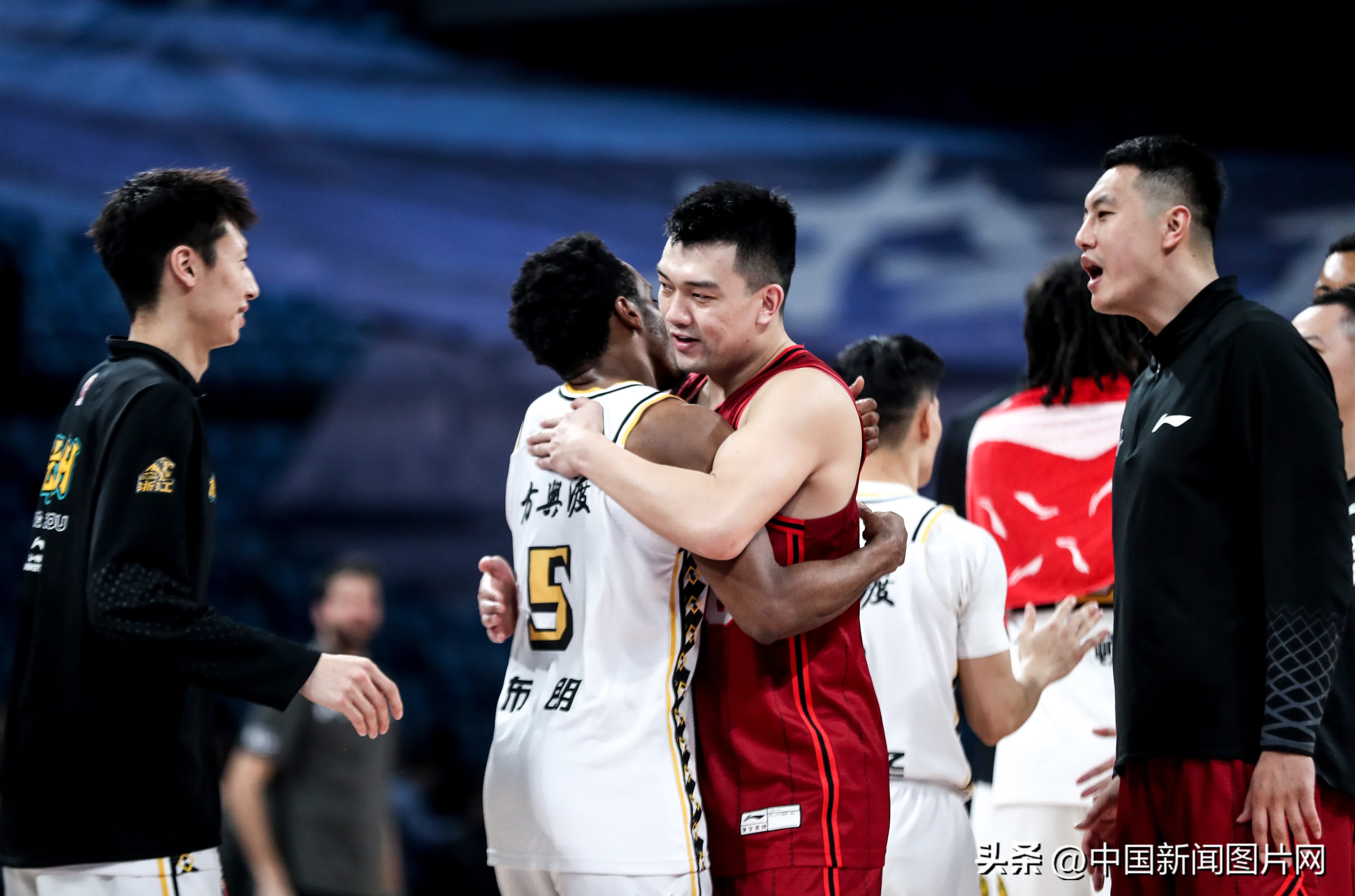 北京男篮对阵大连队，全队备战意志坚定(北京男篮对阵大连队,全队备战意志坚定不移)