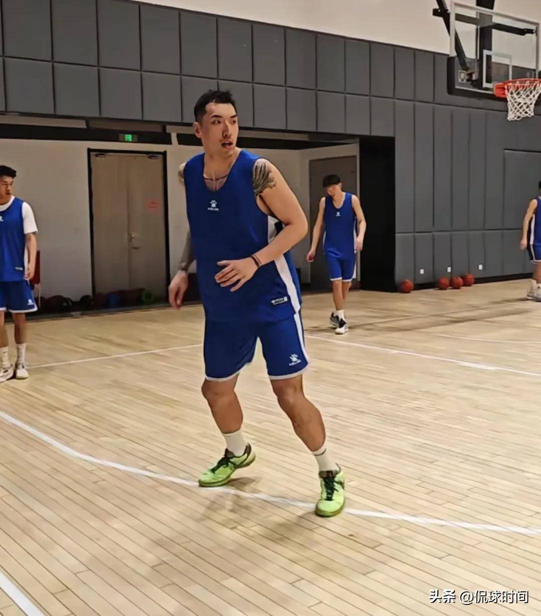 天博体育-山东男篮备战对抗福建队，全队精神抖擞(山东男篮备战对抗福建队,全队精神抖擞了吗)